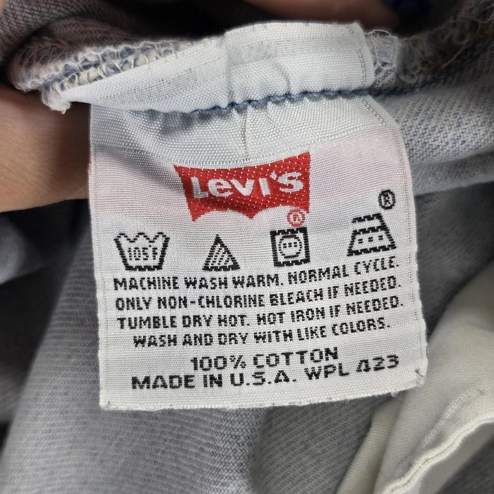 Vintage Levis 501 Jeans Mens Blue Light Wash Made In USA Button Fly Fits 32x32